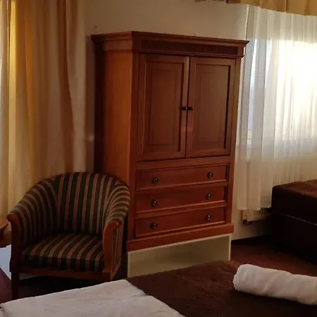 Hotell Pomezi 3*
