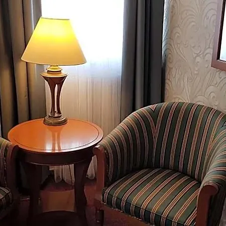 Pomezi Hotell