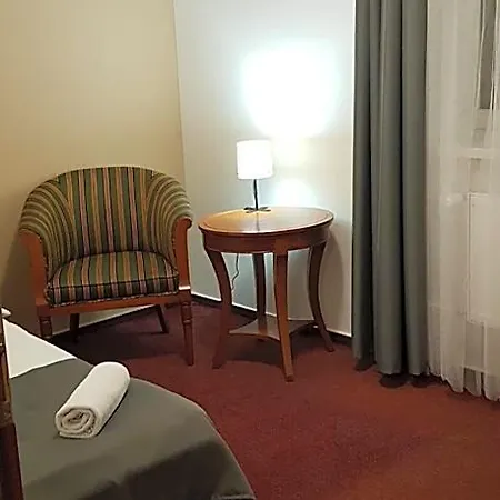 Pomezi Hotell