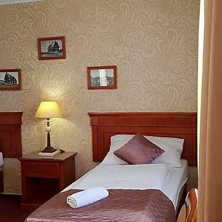 Hotell Pomezi 3*