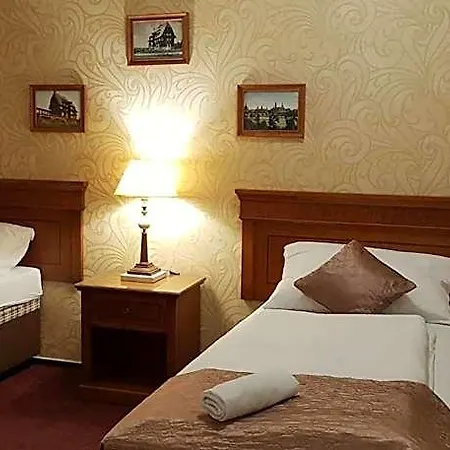 Pomezi Hotell