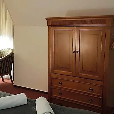 Hotell Pomezi 3*