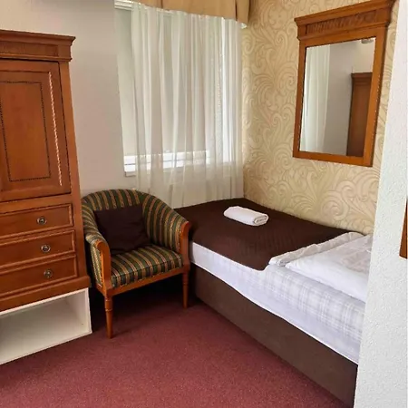 Pomezi Hotel Cínovec