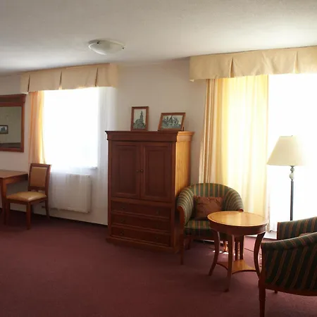 Pomezi Hotel Cínovec