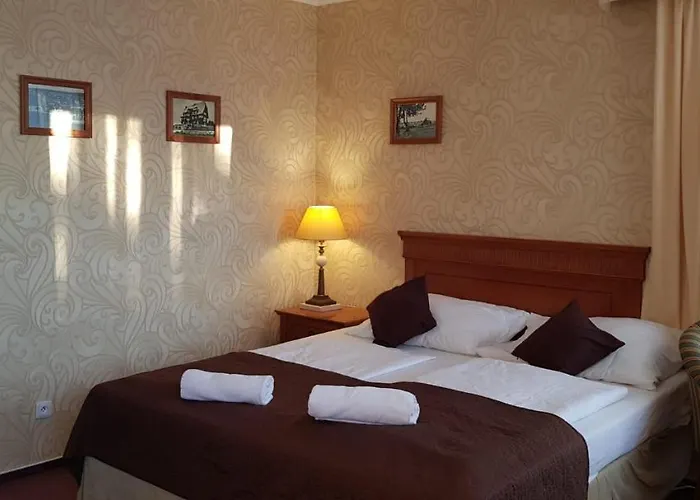 Pomezi Hotell 3*